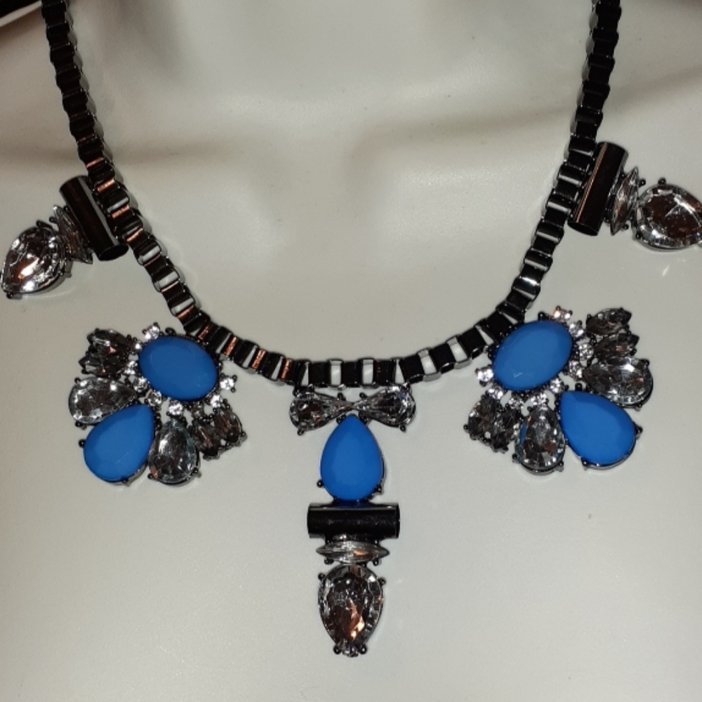 NWT Betsey Johnson Sweater Chain Necklace - Picture 2 of 8